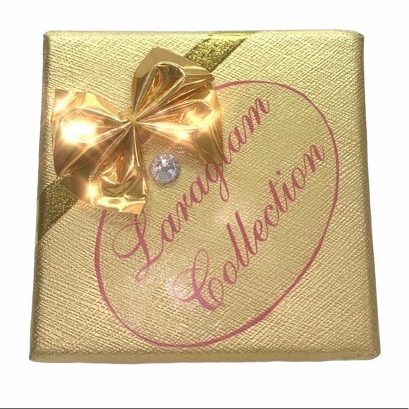 Black acrylic ring embellished with Crystal gemstones, trendy statement ring. - Picture 13 of 13